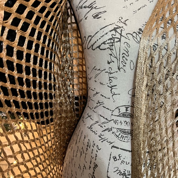 Ellie and Kate poncho can use as a cover up this summer one size - runs big. - Picture 8 of 13